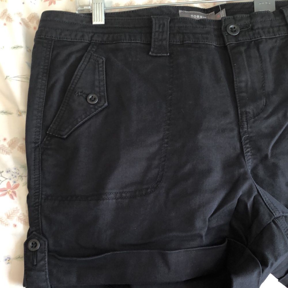 Torrid 3.5” Military Stretch Twill Mid-rise Short Size 18 NWT Deep black - Picture 3 of 8
